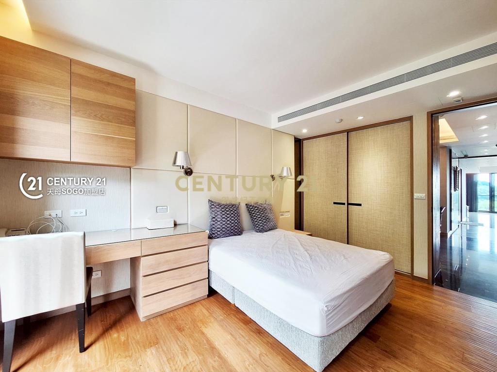 御陽明．峰巒疊翠．窗景如畫豪邸