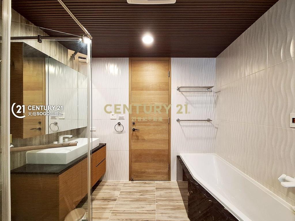 御陽明．峰巒疊翠．窗景如畫豪邸