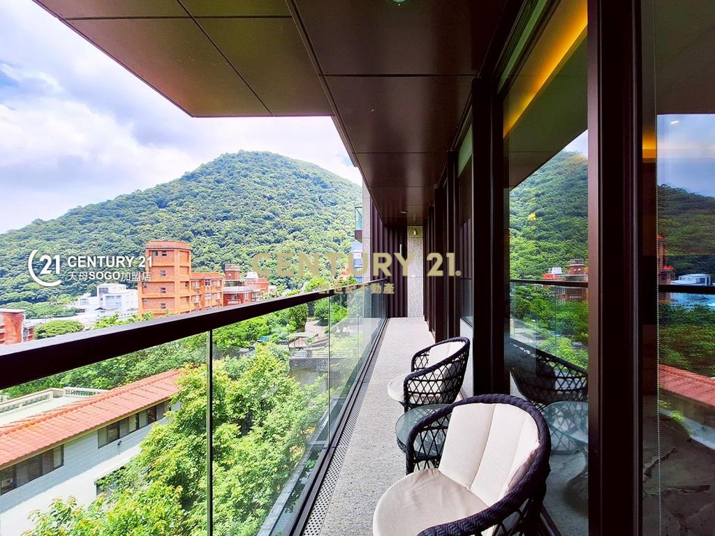 御陽明．峰巒疊翠．窗景如畫豪邸