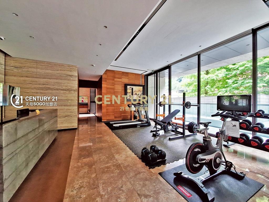 御陽明．峰巒疊翠．窗景如畫豪邸