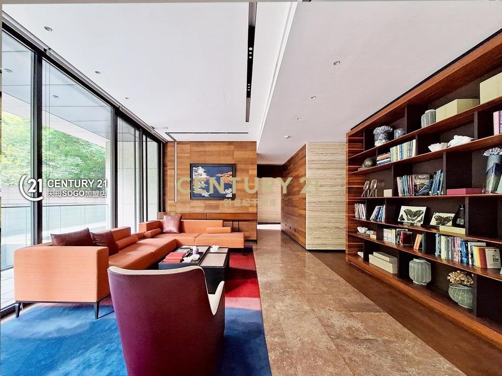 御陽明．峰巒疊翠．窗景如畫豪邸