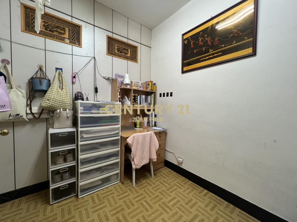 三重菜寮捷運邊間二樓