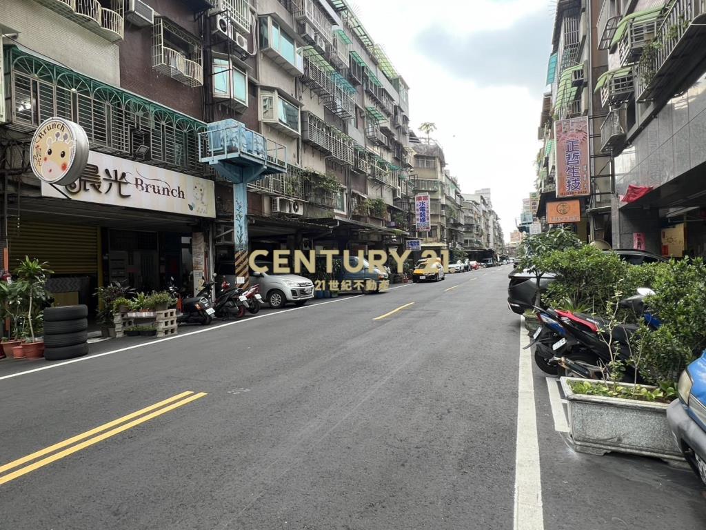 三重菜寮捷運邊間二樓