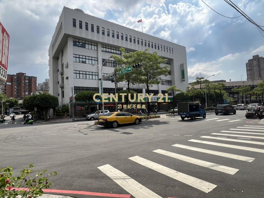 三重菜寮捷運邊間二樓