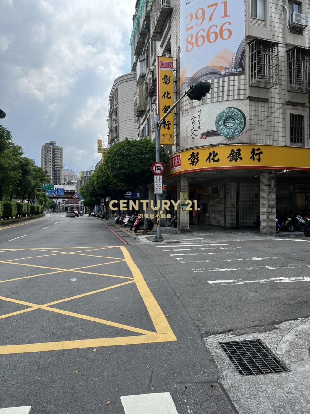 三重菜寮捷運邊間二樓