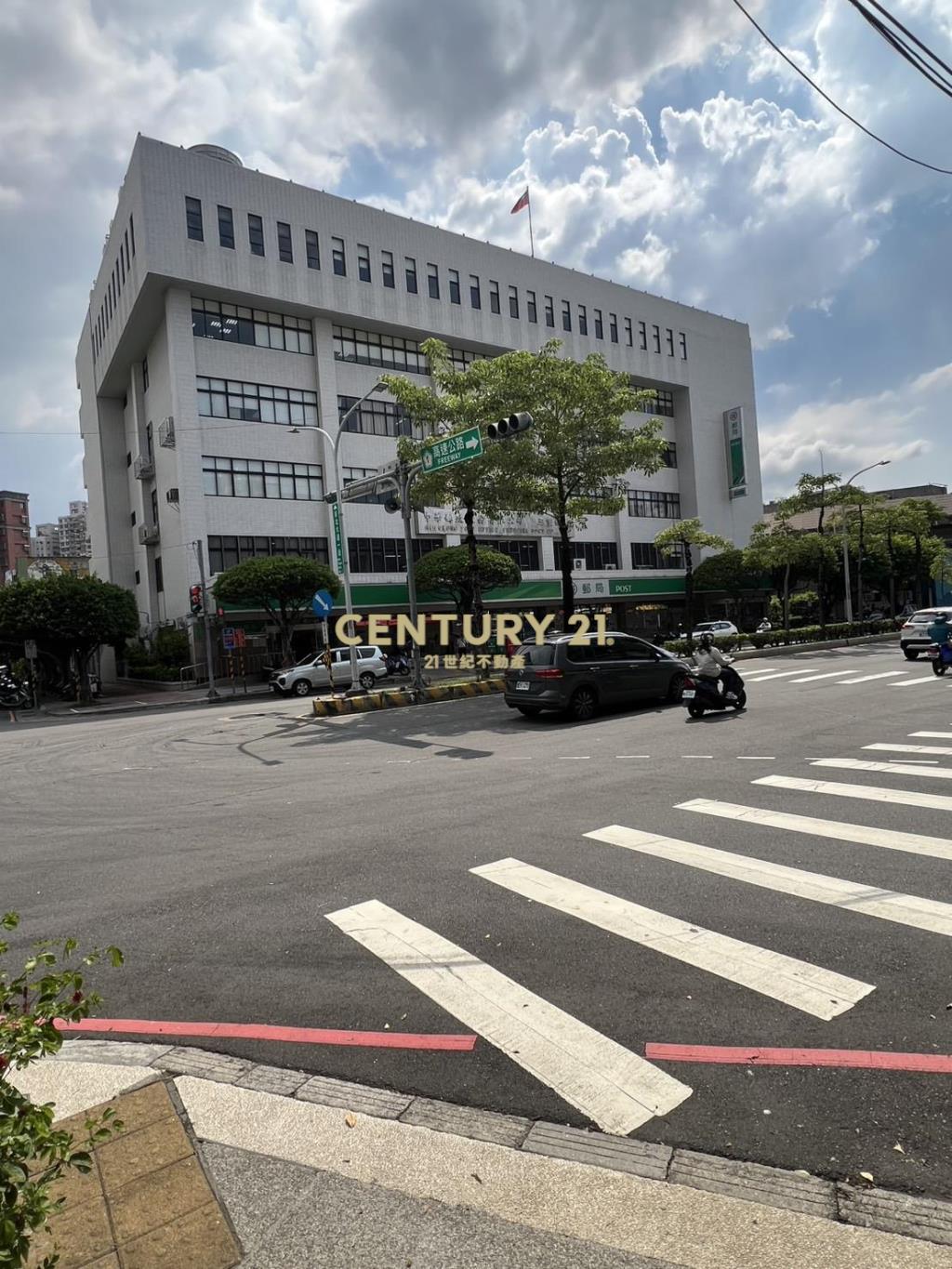 三重菜寮捷運邊間二樓