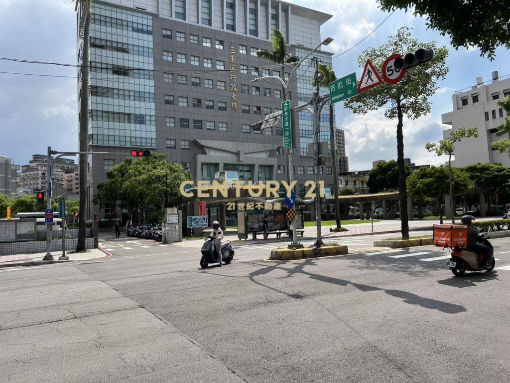 三重菜寮捷運邊間二樓