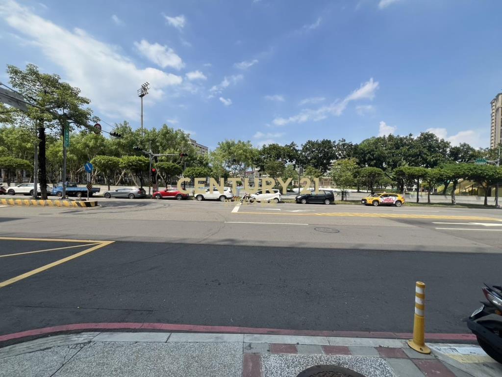 三重菜寮捷運邊間二樓