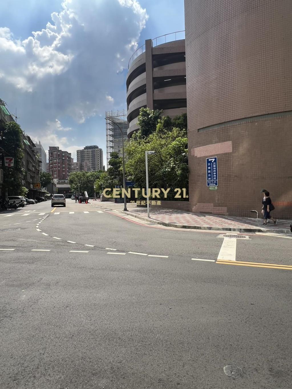 三重菜寮捷運邊間二樓