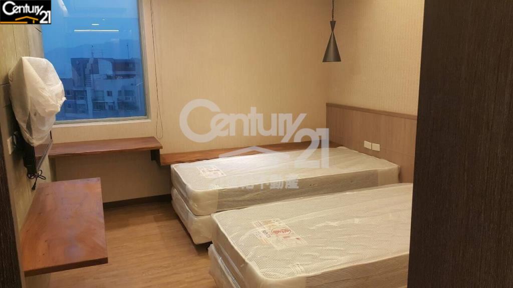 松山收租河景商旅