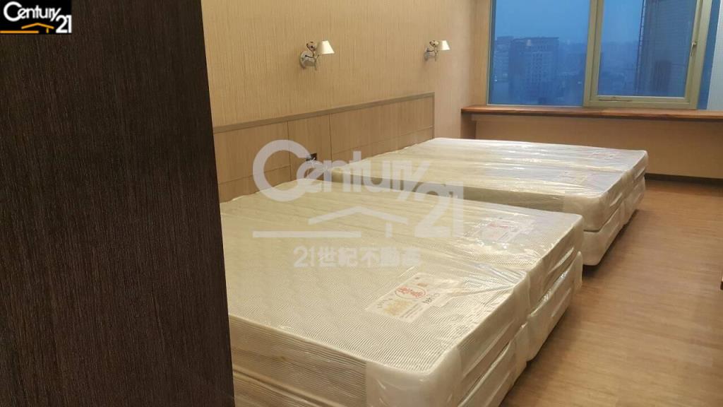 松山收租河景商旅