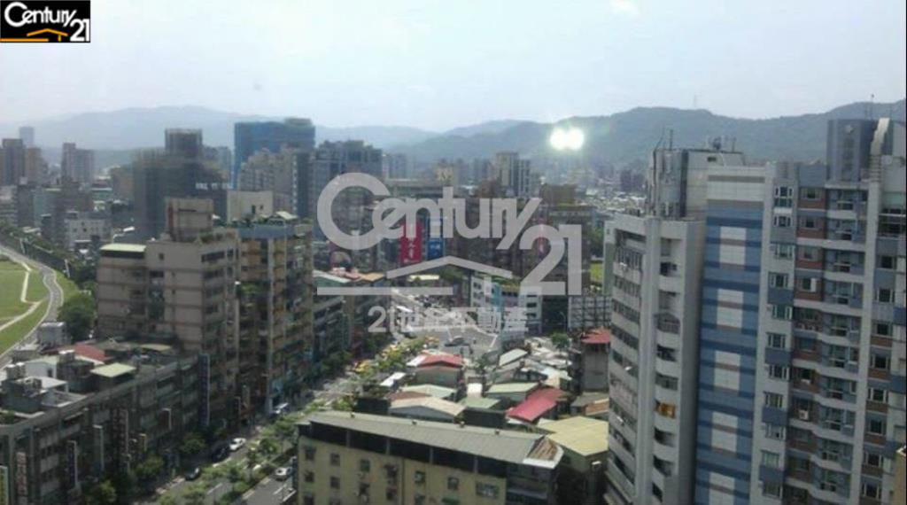 松山收租河景商旅