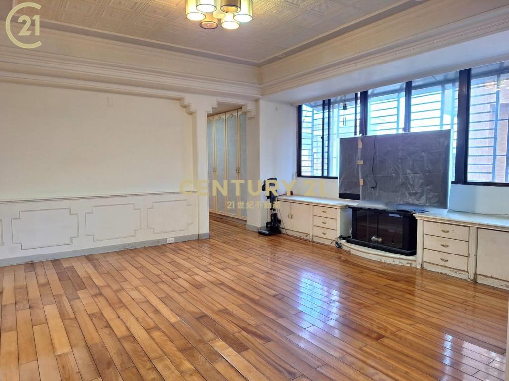 七段電梯邊間戶4房車