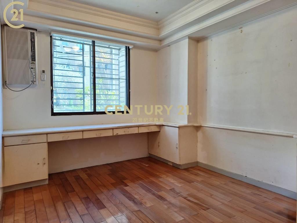 七段電梯邊間戶4房車