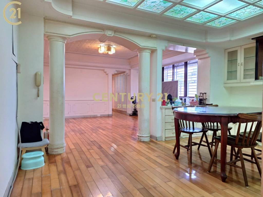 七段電梯邊間戶4房車