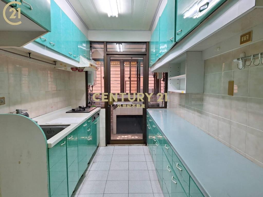 七段電梯邊間戶4房車