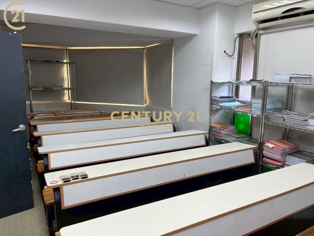 台中西屯三角窗店面