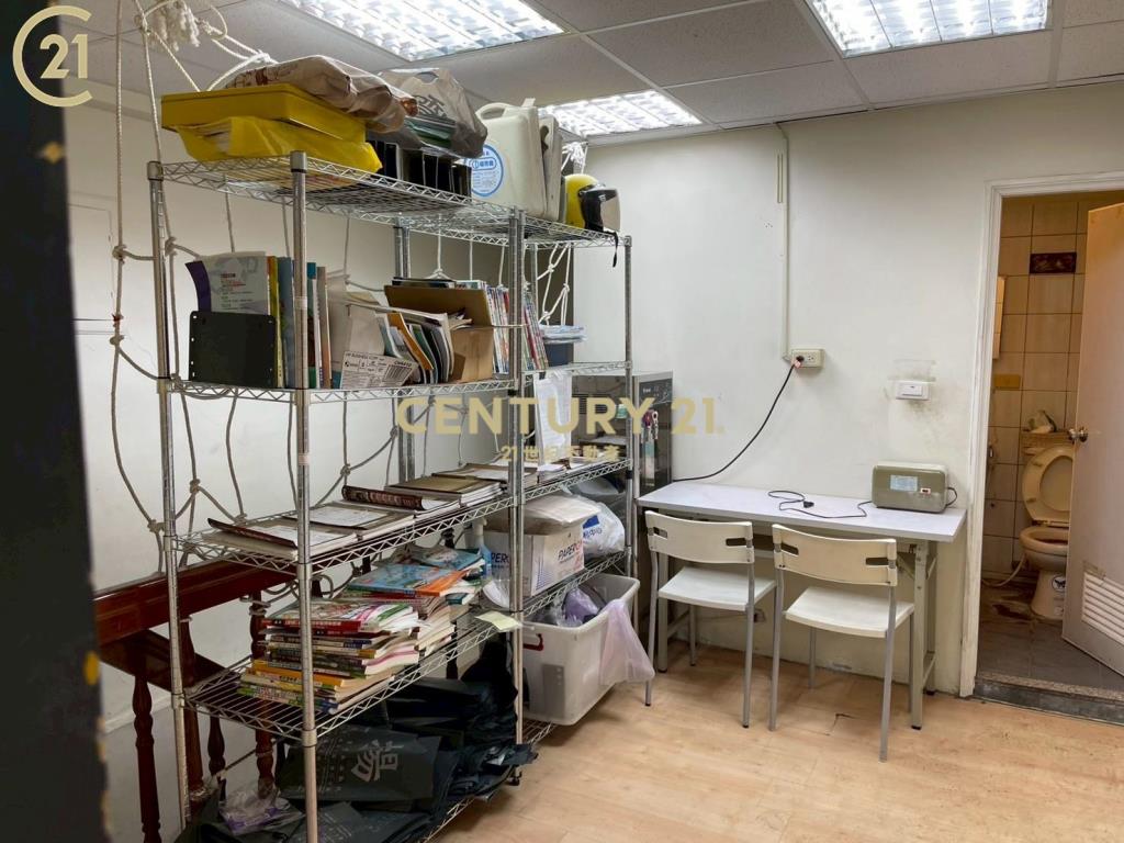 台中西屯三角窗店面