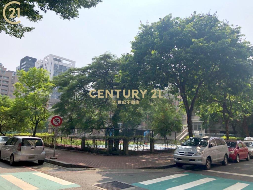 台中西屯三角窗店面