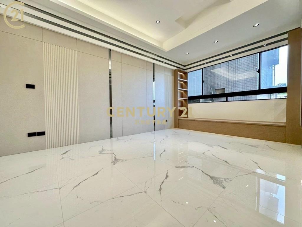 五股低總價電梯大三房