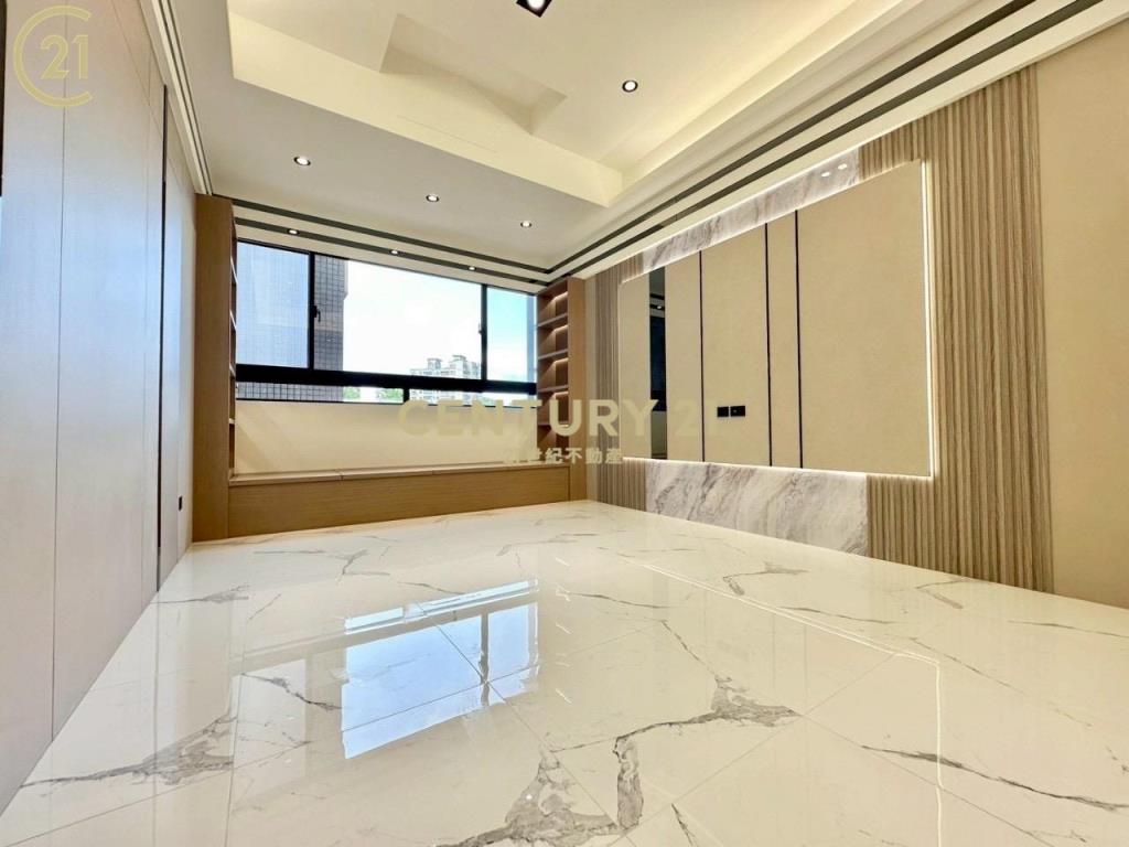 五股低總價電梯大三房