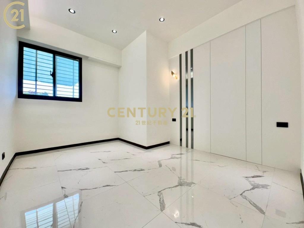 五股低總價電梯大三房