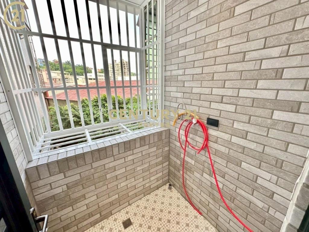 五股低總價電梯大三房