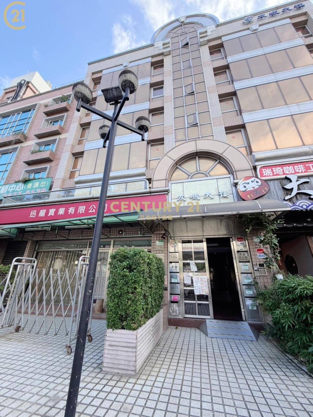 唭哩岸商辦大樓