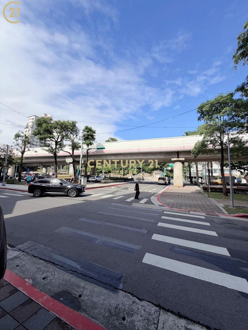 唭哩岸商辦大樓