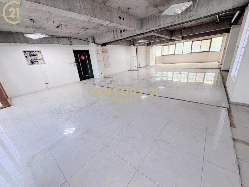 唭哩岸商辦大樓