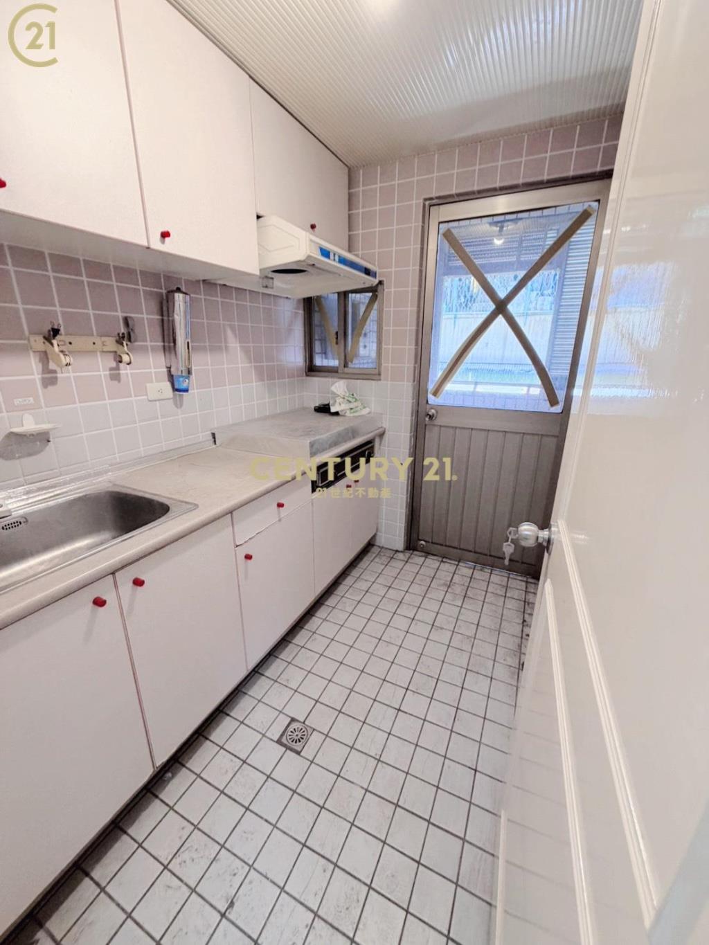 唭哩岸商辦大樓