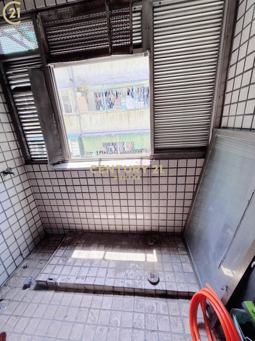 唭哩岸商辦大樓