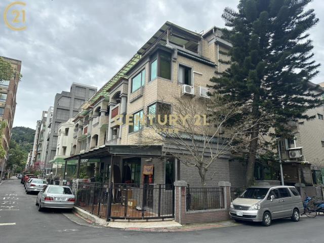 奇岩捷運站邊間透天厝