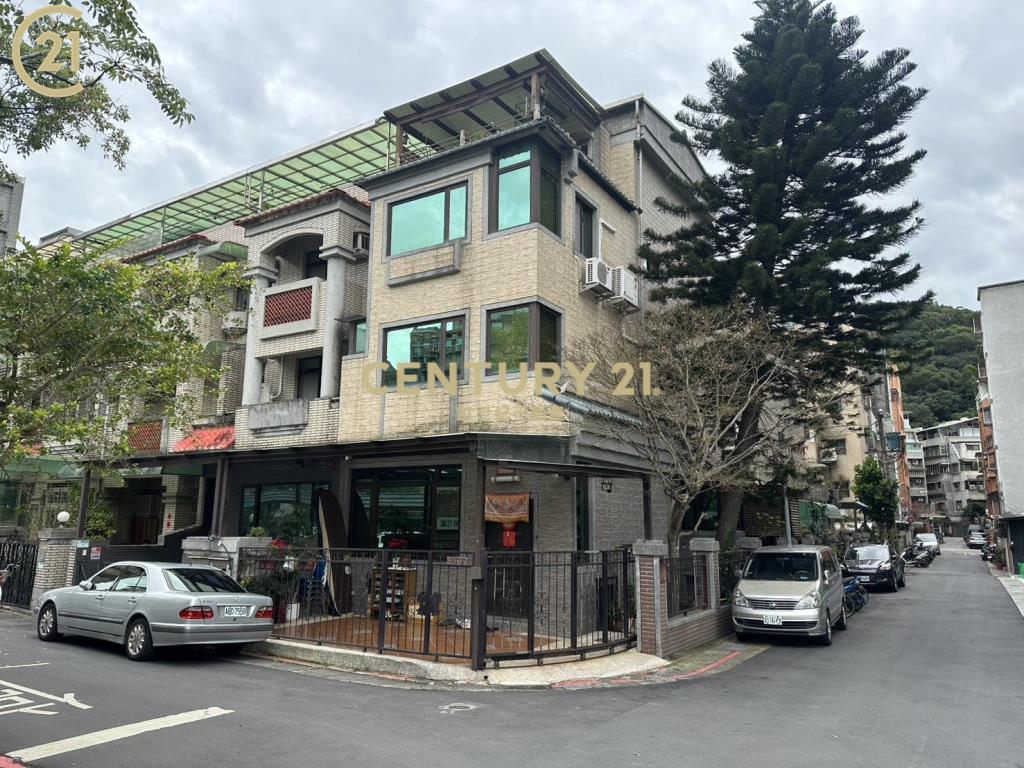 奇岩捷運站邊間透天厝