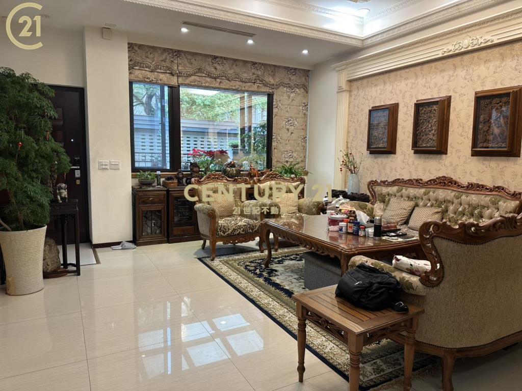 奇岩捷運站邊間透天厝