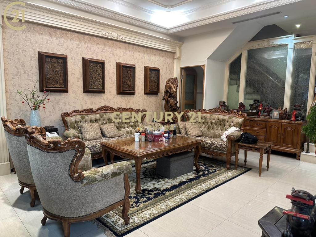 奇岩捷運站邊間透天厝