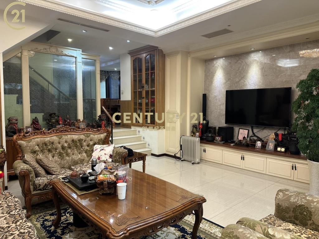 奇岩捷運站邊間透天厝