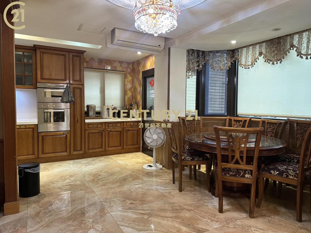 奇岩捷運站邊間透天厝