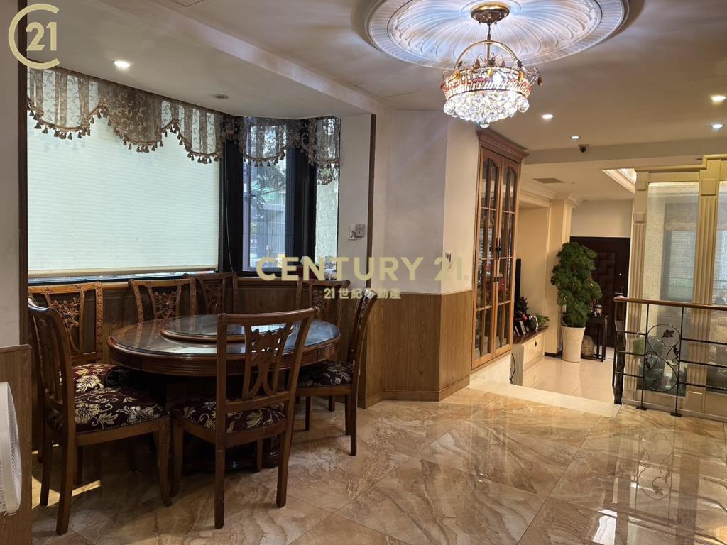 奇岩捷運站邊間透天厝