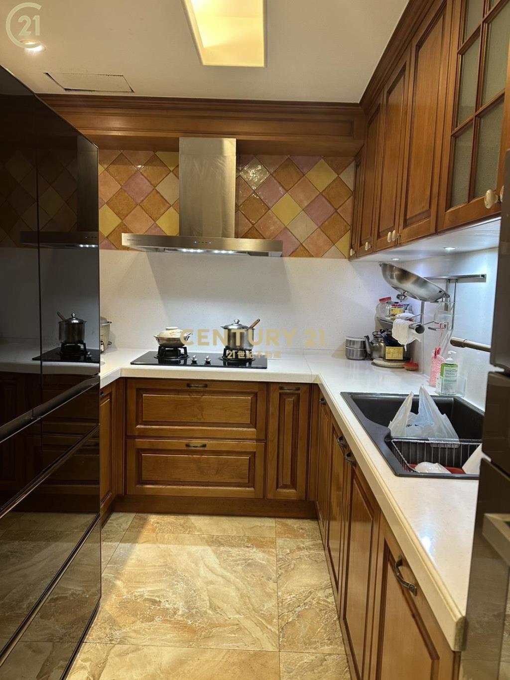 奇岩捷運站邊間透天厝