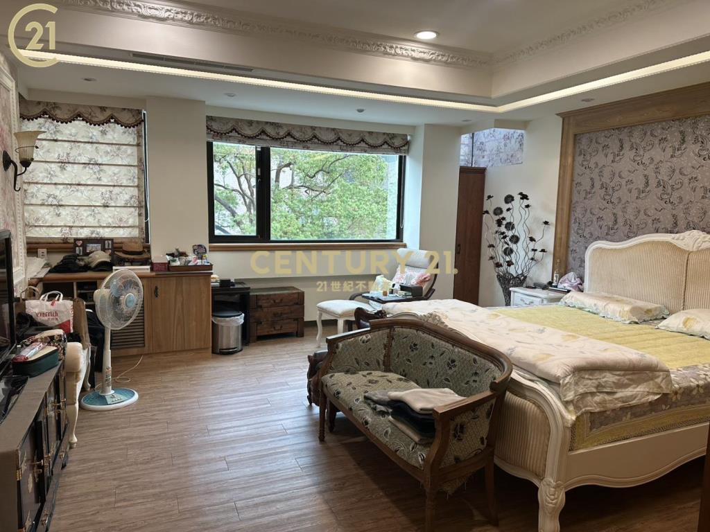 奇岩捷運站邊間透天厝