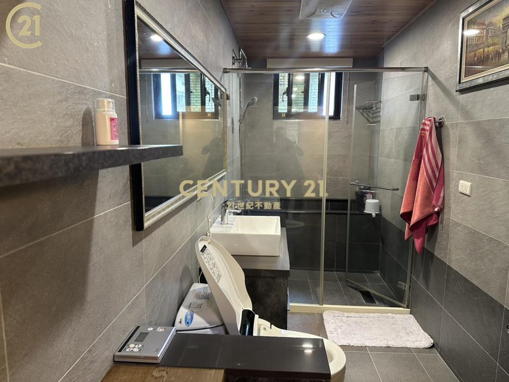 奇岩捷運站邊間透天厝