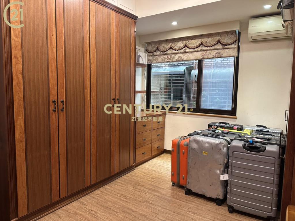 奇岩捷運站邊間透天厝