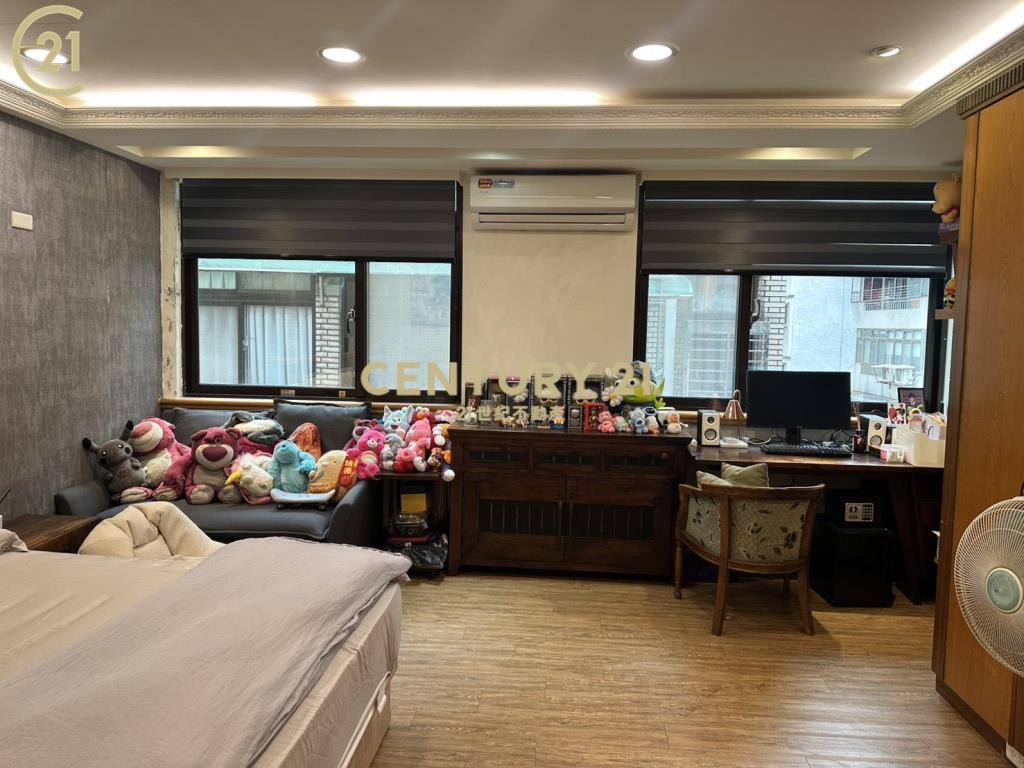 奇岩捷運站邊間透天厝