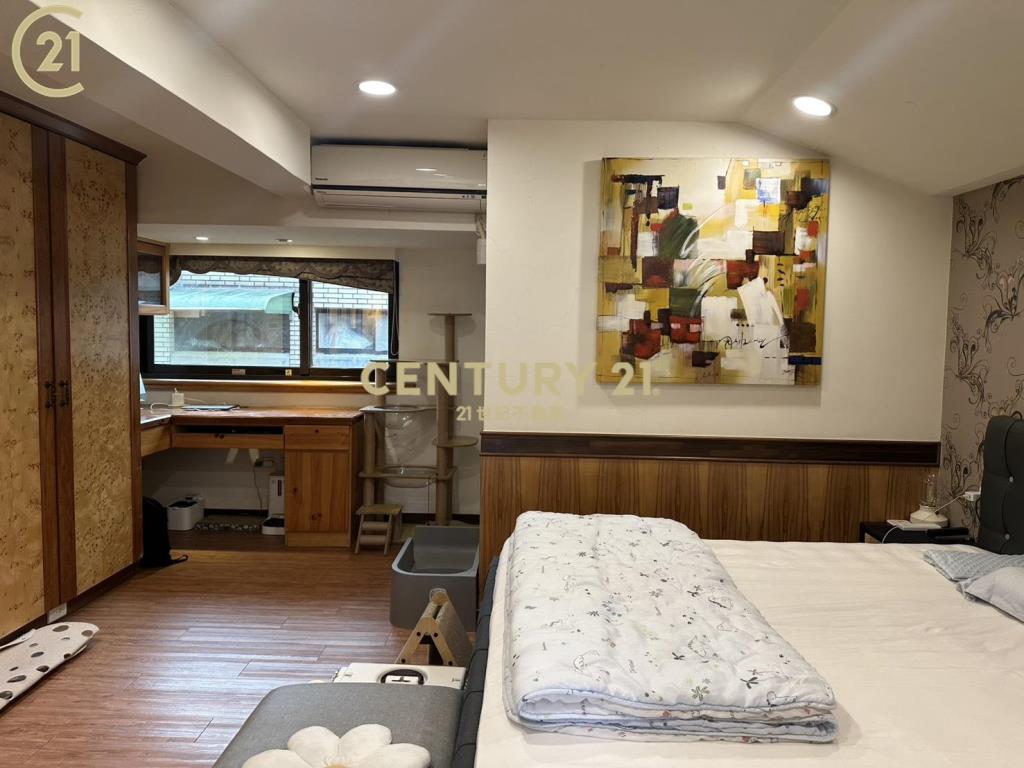 奇岩捷運站邊間透天厝