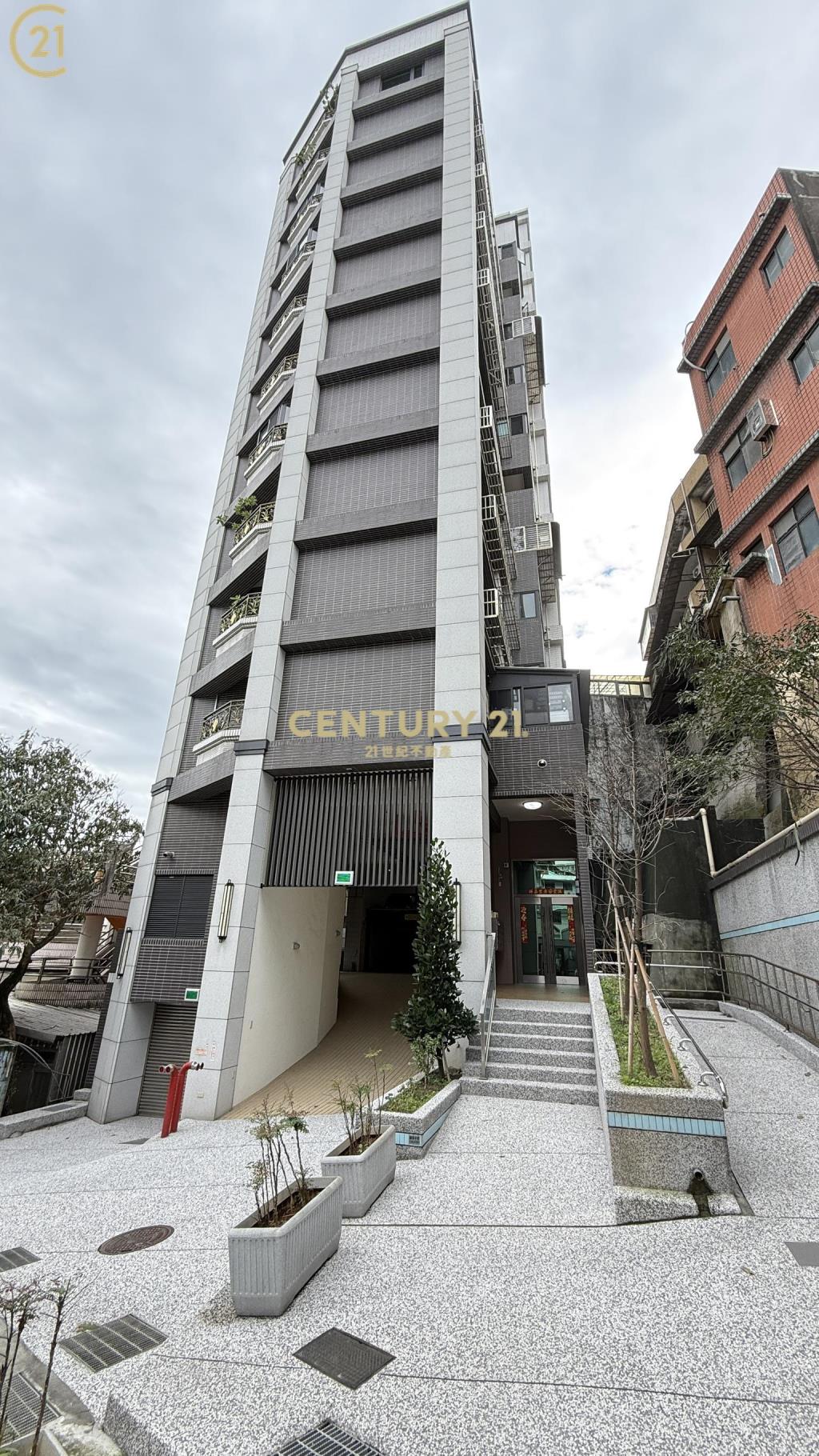 基隆中山遠見三房車