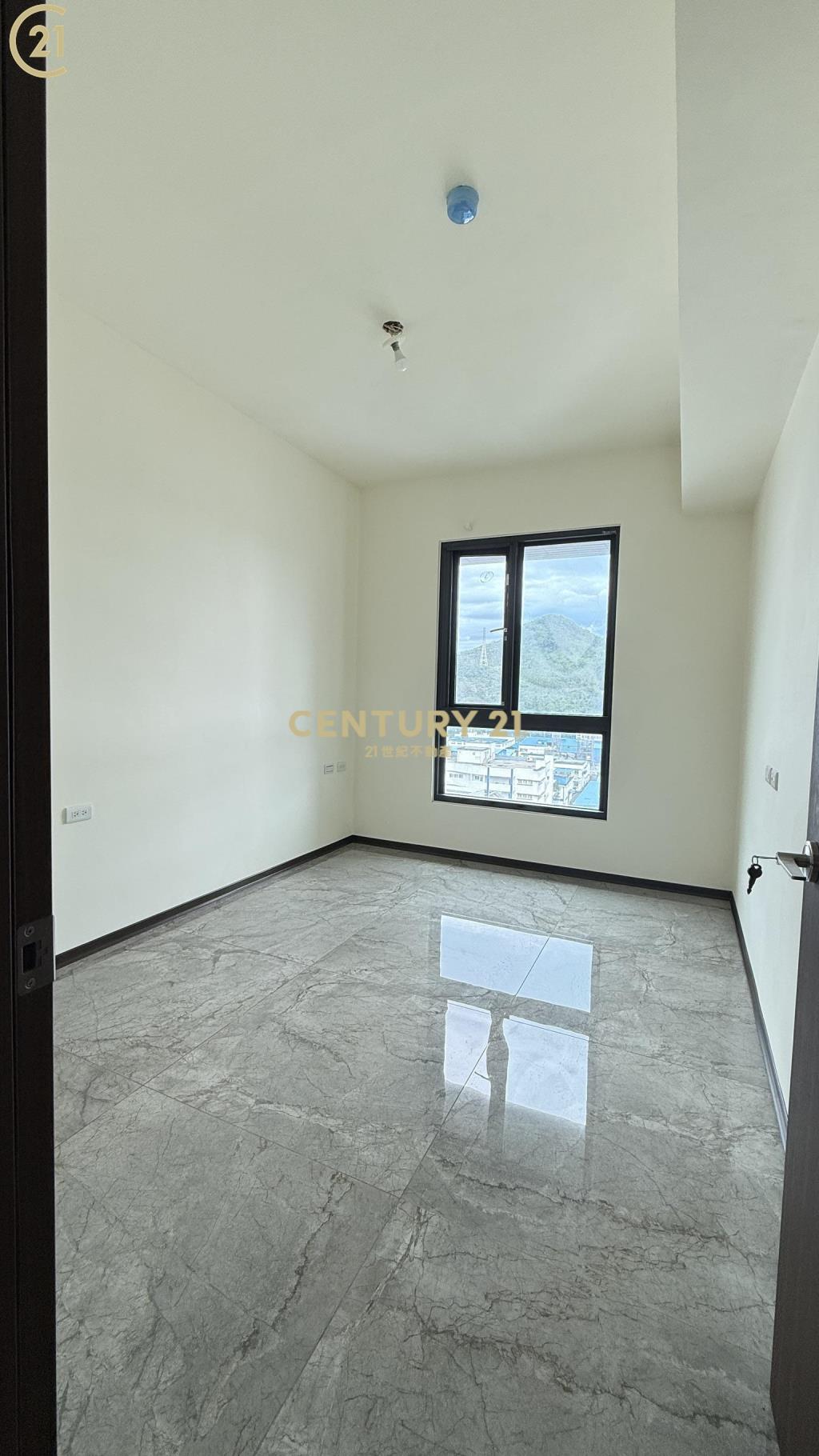 基隆中山遠見三房車