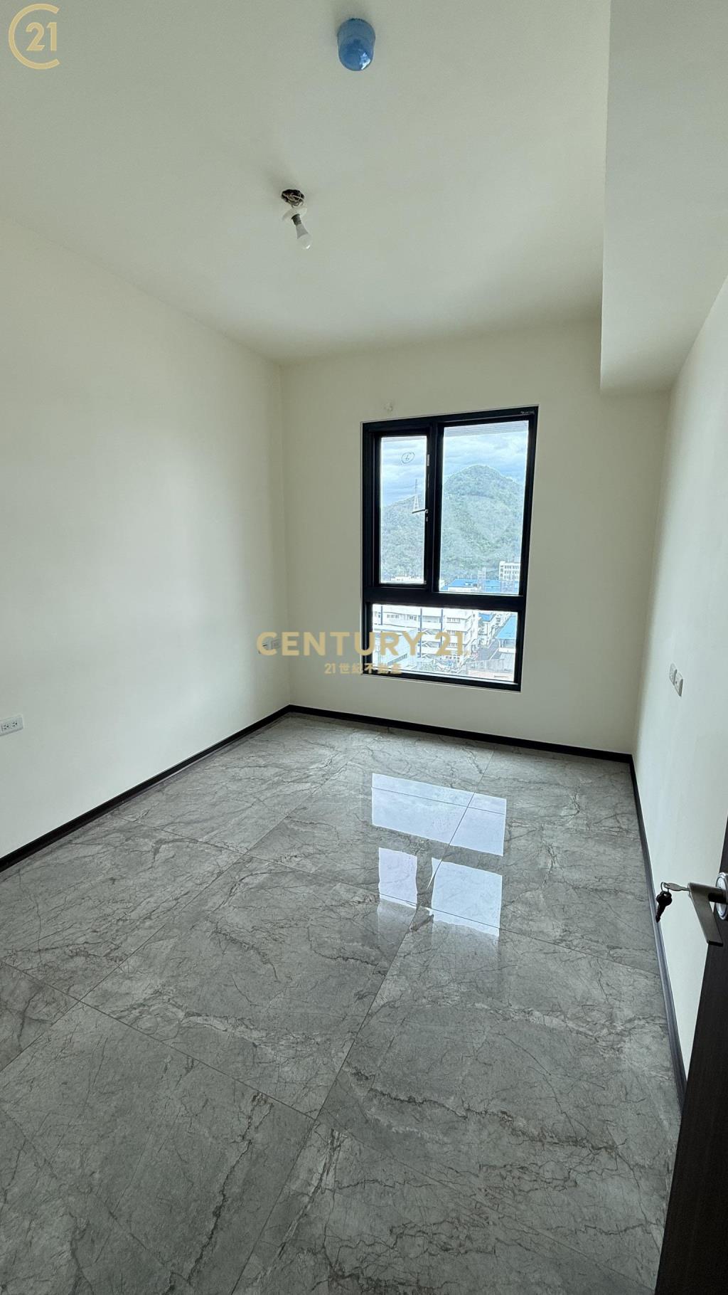 基隆中山遠見三房車