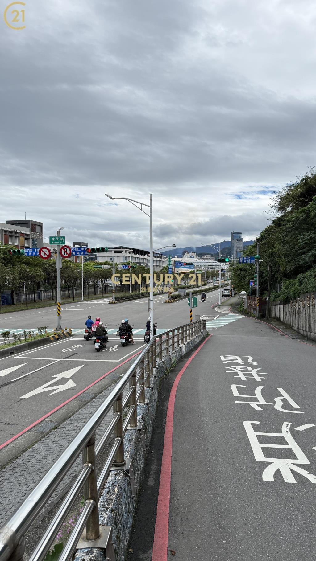 基隆中山遠見三房車