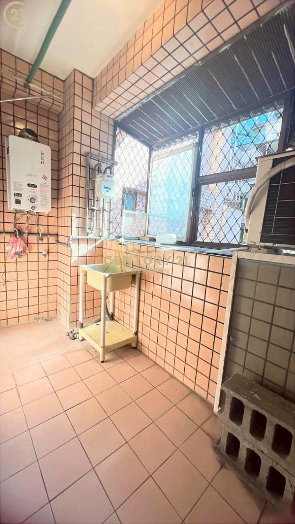 蘆洲長安街4房車溫馨華廈